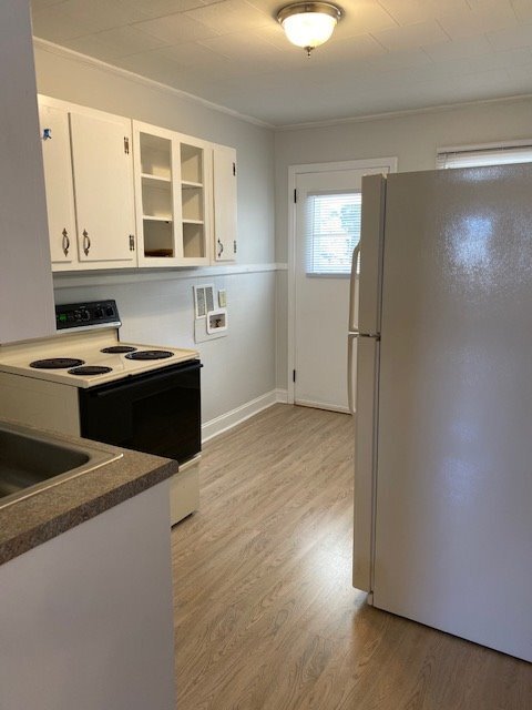 Building Photo - Duplex / Burlington