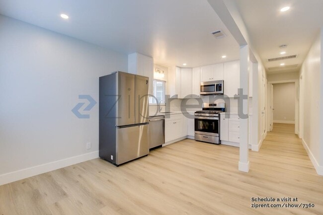 Building Photo - Unit C