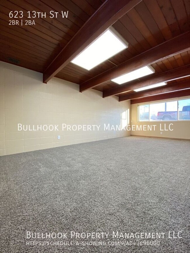 Building Photo - MOVE IN SPECIAL  - $300 off first full mon...