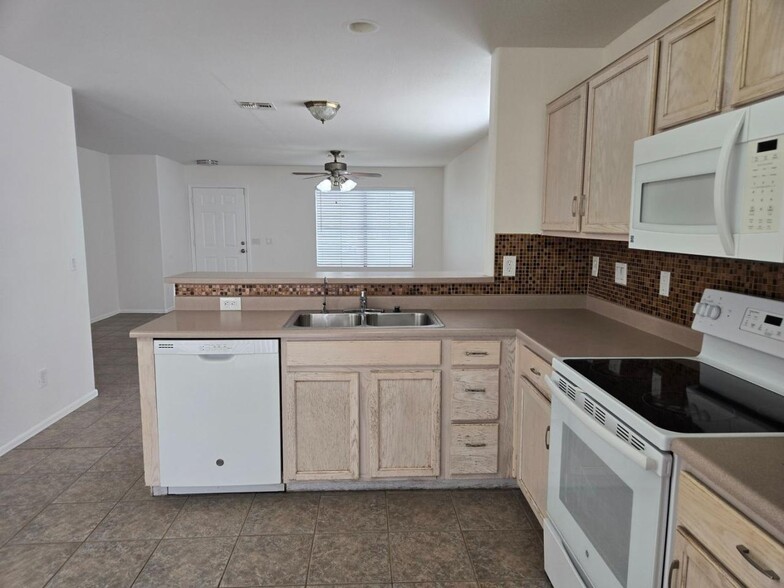 Primary Photo - 1694 N La Mora Dr