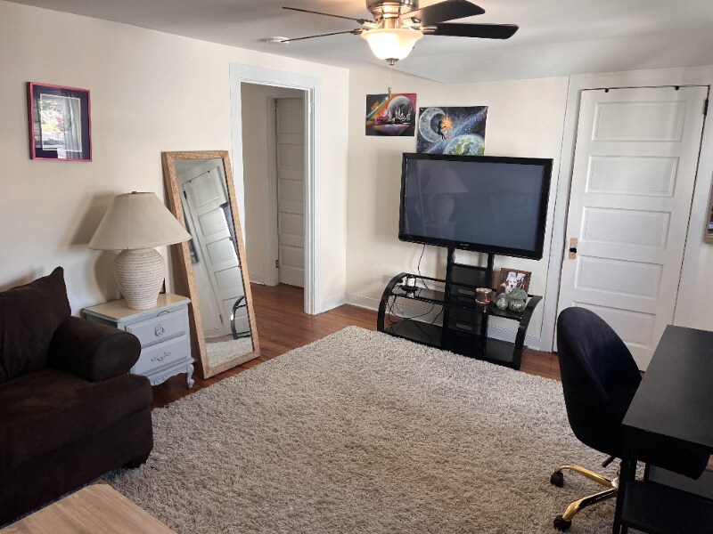 Building Photo - 176 Walnut St