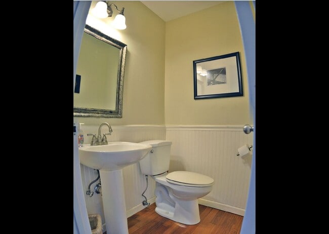 Building Photo - 5157 Sandy Beach Ave