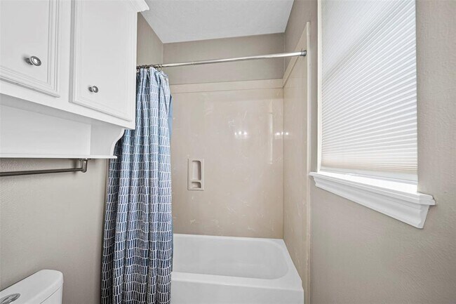 Building Photo - 2452 Ripplewood Dr