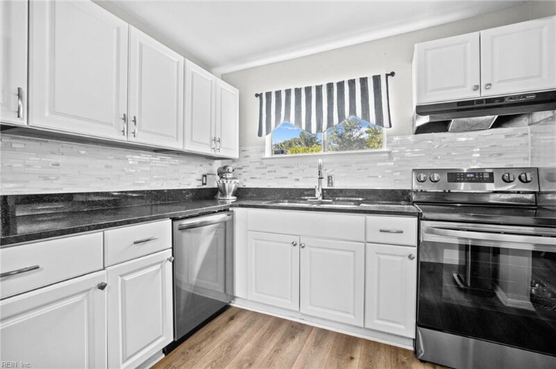 Building Photo - 5509 Sandpiper Ln