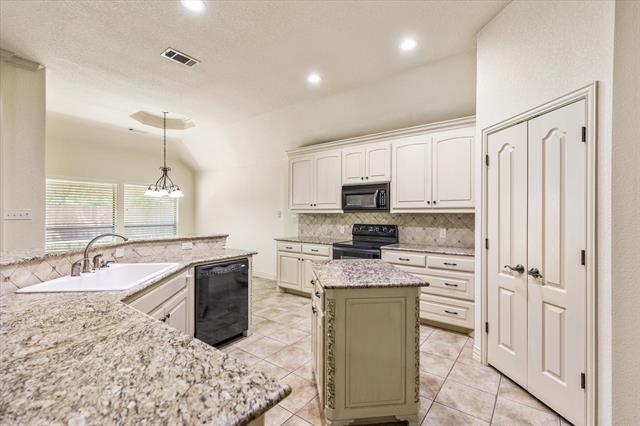 Building Photo - 6925 Danele Ct