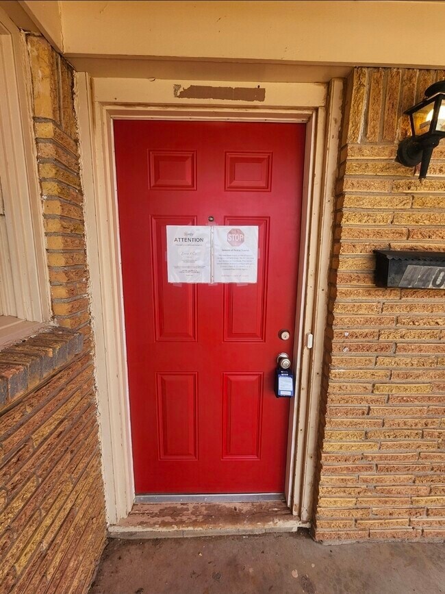 Building Photo - 3 bed 2 bath home with 1 car garage