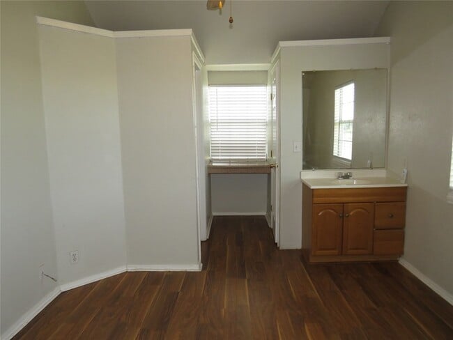 Building Photo - 4647 Bonnie Brae St