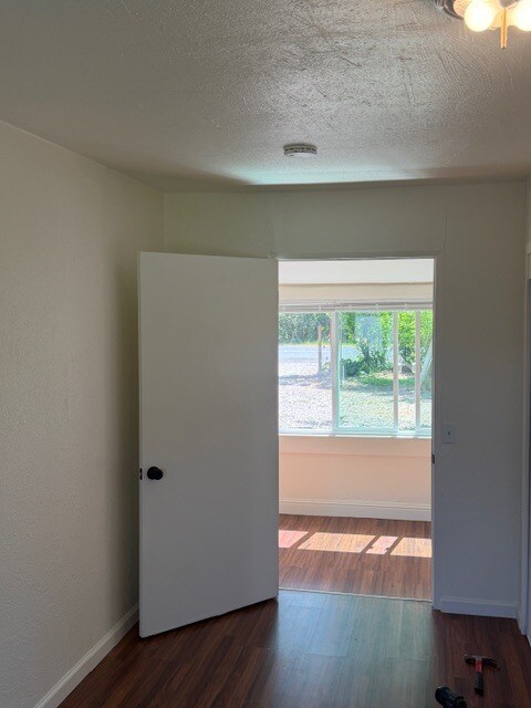 Building Photo - 10861 Live Oak Rd