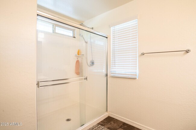 Building Photo - 16425 W Latham St
