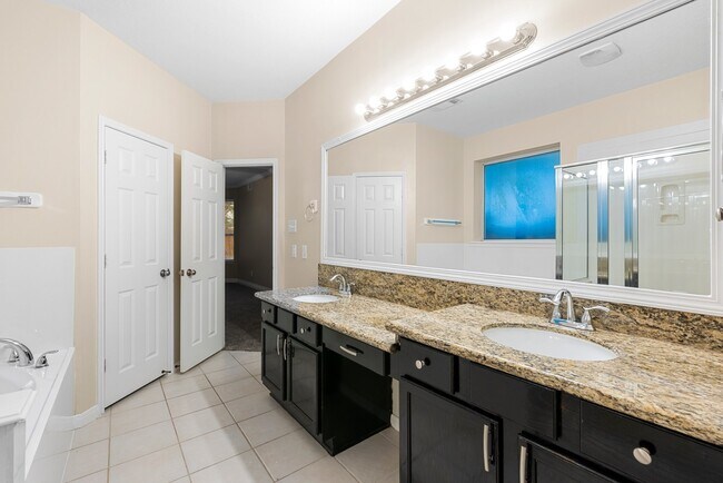 Building Photo - 15718 Stroudwater Ln