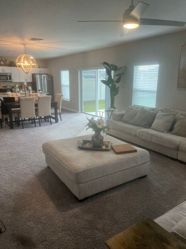 Building Photo - Spacious 5BR House in Winter Haven