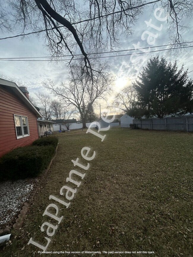 Building Photo - Charming 3-bedroom, 2-bathroom home located in the heart of Maumee