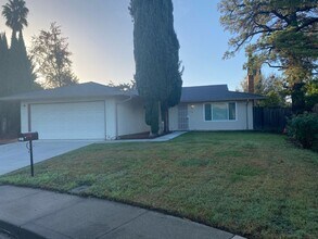 Building Photo - Available NOW - Cute 3 Bed 2 bath home in ...