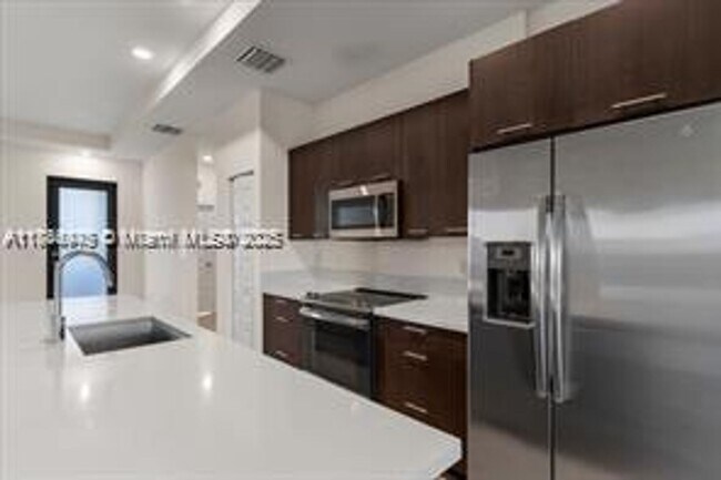 Building Photo - 8031 NW 104th Ave