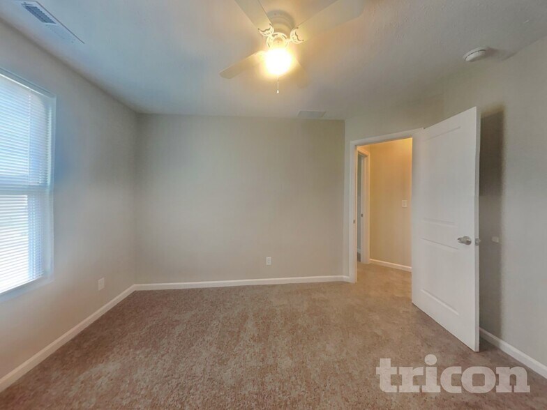 Building Photo - 1098 Tomahawk Pl