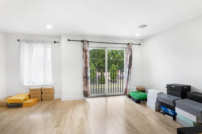 Building Photo - Movie in special, first 1/2 month rent is FREE! Charming 2-Bedroom Condo with 2 Full & 2 Half Bat...