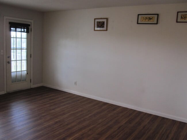 Building Photo - 123 Fieldcrest St