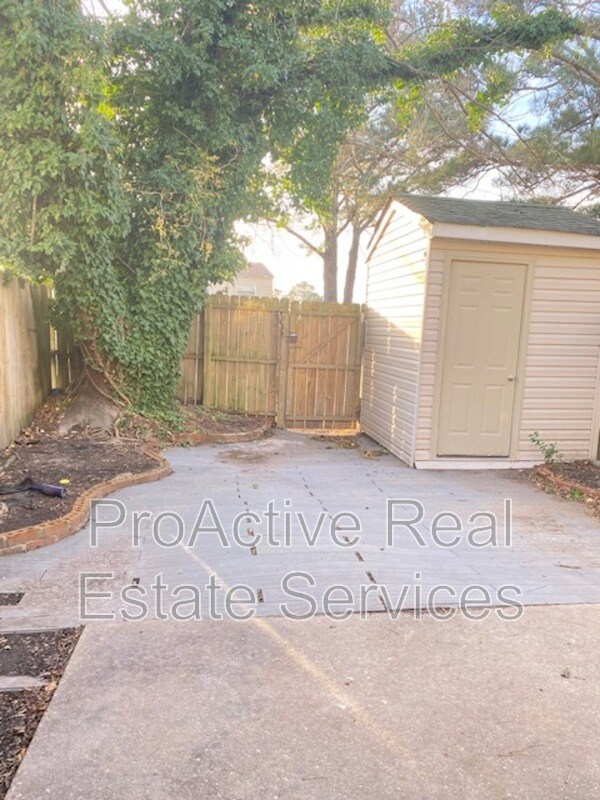 Building Photo - 1321 Ruddy Oak Ct