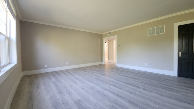 Building Photo - 803 Westwood Dr