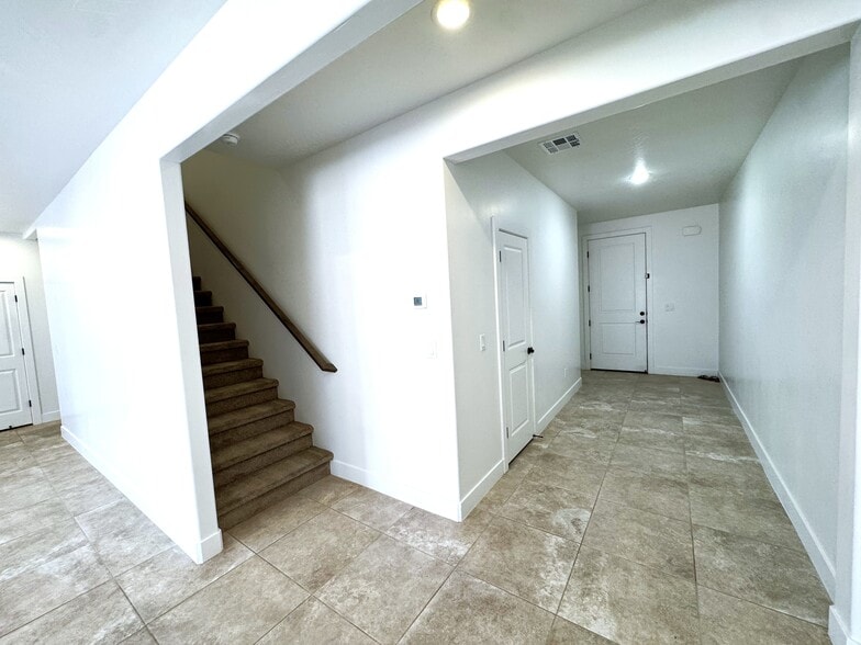 Building Photo - 322 N 2480 W