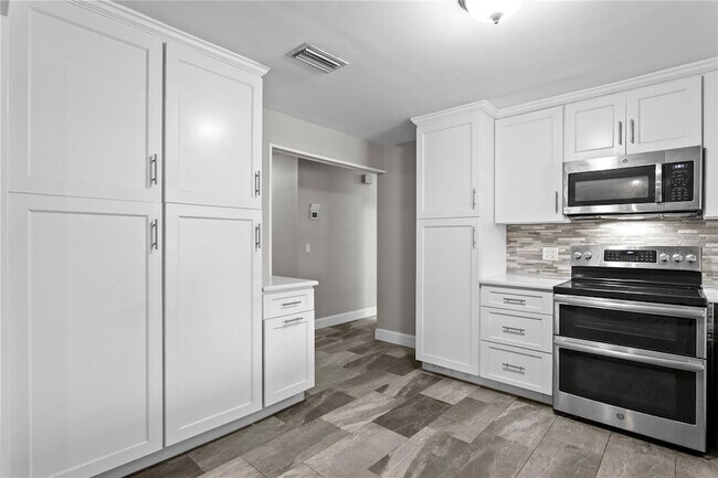 Building Photo - 6928 Greenhill Pl