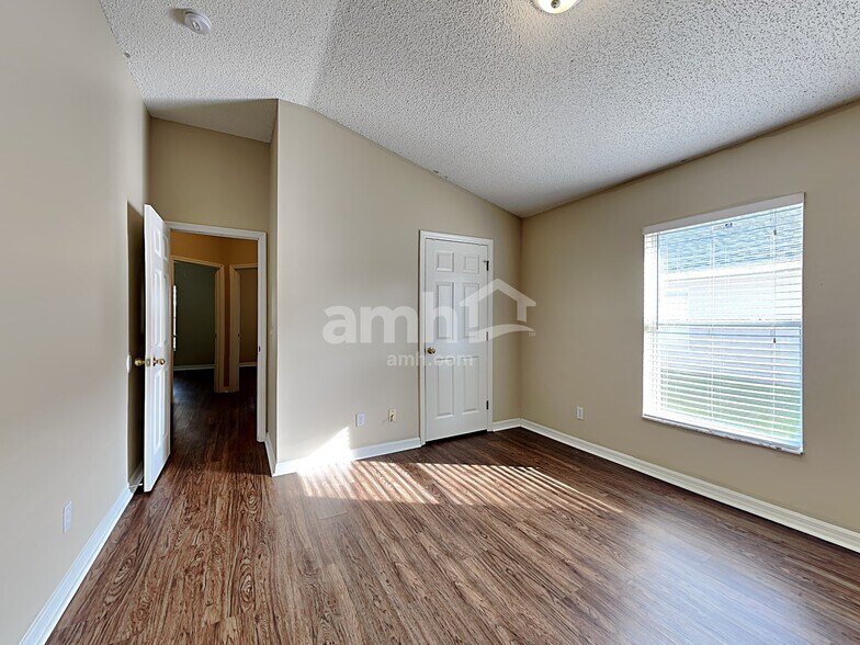 Building Photo - 554 Sedgewood Cir