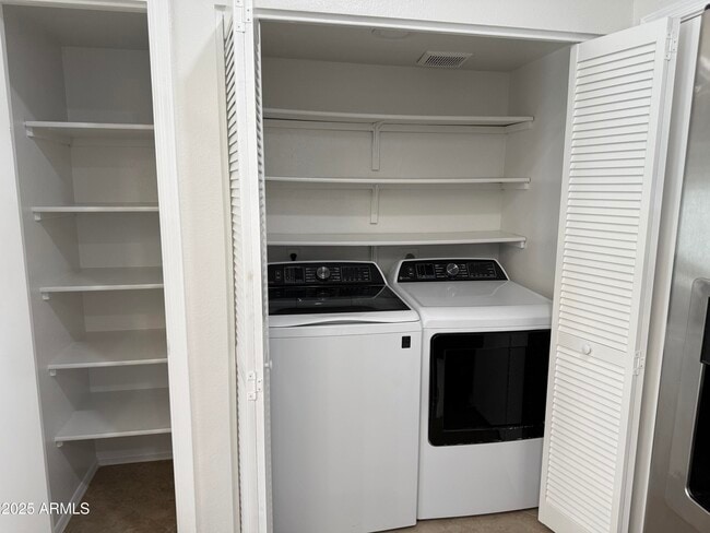 Building Photo - 1213 E Tonto Ln