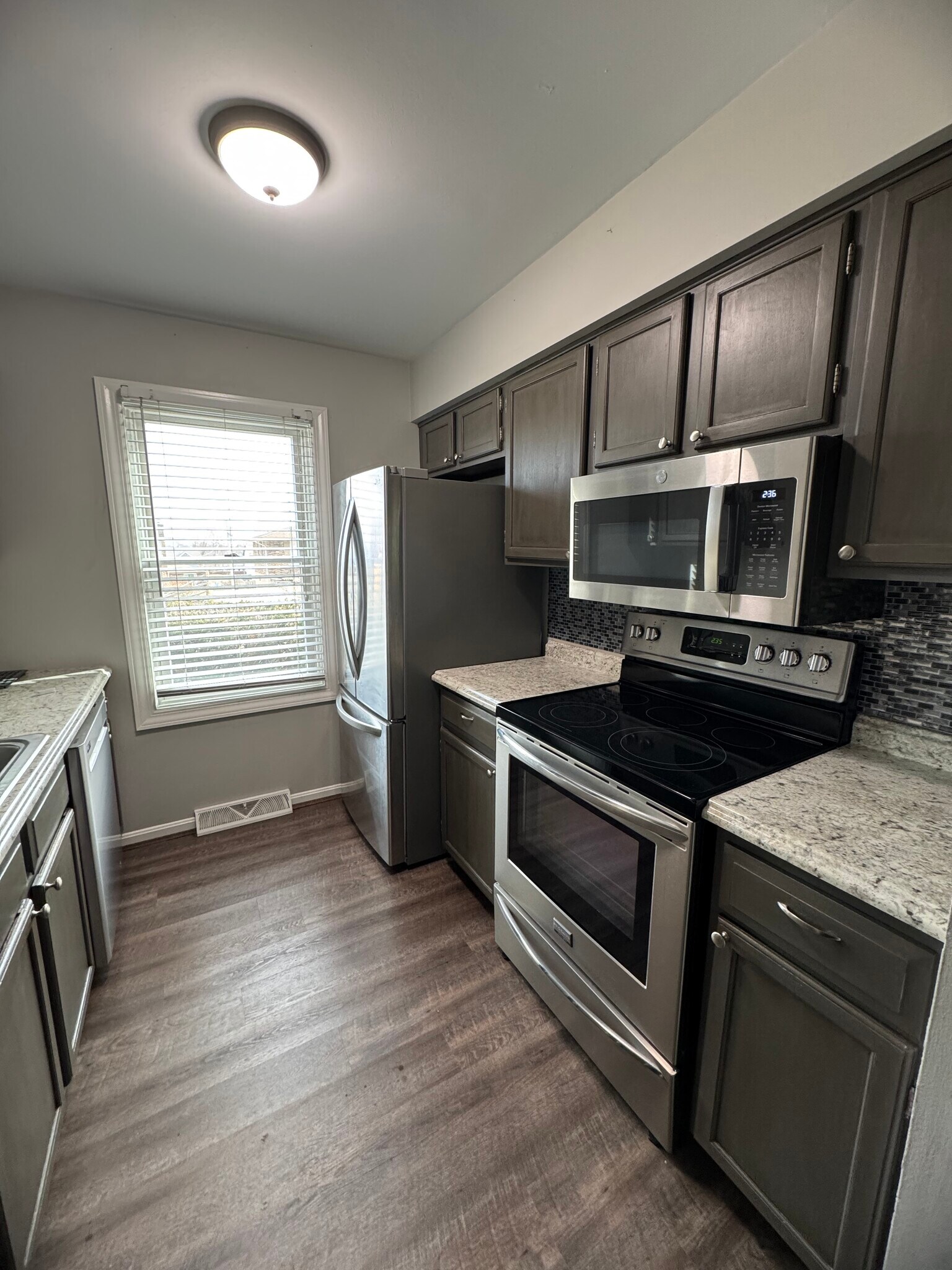 Building Photo - 3124 Royal Windsor Dr