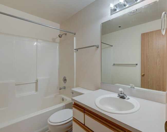 Building Photo - 2 Bed 2 Bath Point Of View Condo