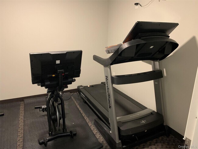 Building Photo - 70 Ashburton Ave