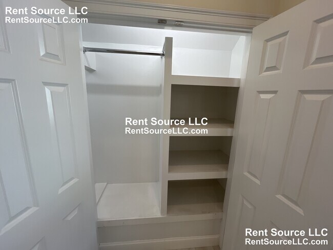 Building Photo - 612 Main St