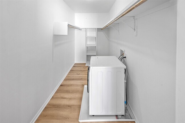 Building Photo - 10574 High Hollows Dr