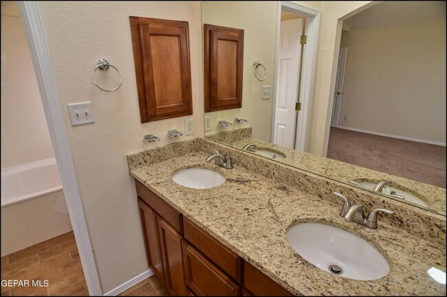 Building Photo - 4613 Robert Holt Dr