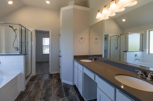 Building Photo - Stunning two story 4 bedroom with den and media/ game area in Pflugerville!