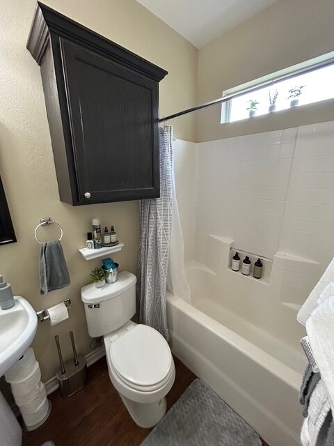 Building Photo - 735 Meadow Ln