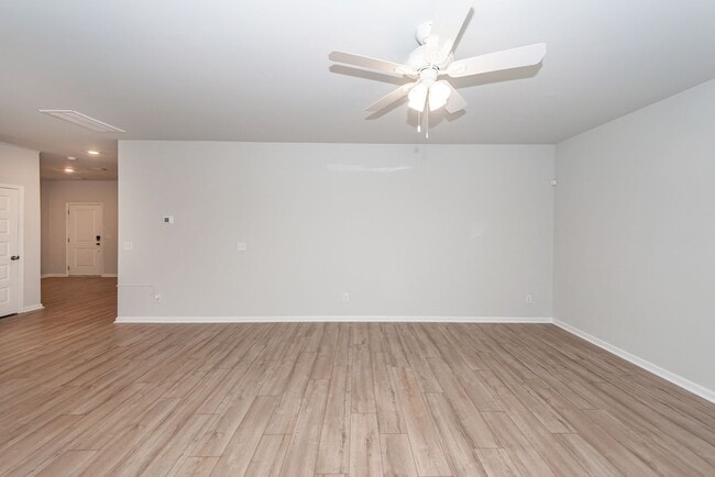 Building Photo - 4 Bedroom, 2.5 Bathroom Home in Cane Bay Plantation - Summerville