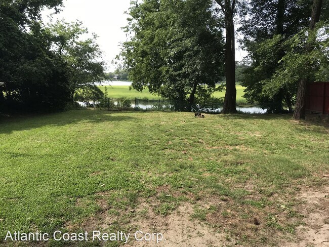 Building Photo - 3 br, 1 bath House - 520 Summers Drive