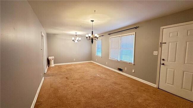 Building Photo - 364 Navarre Dr