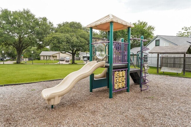 Building Photo - 15411 La Loma Dr
