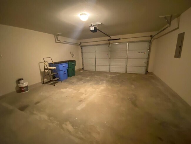 Building Photo - 21607 Surrey Ln