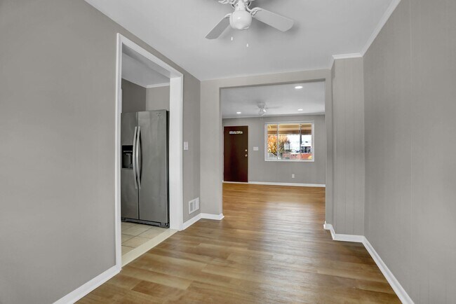 Building Photo - Completed Renovated Townhouse