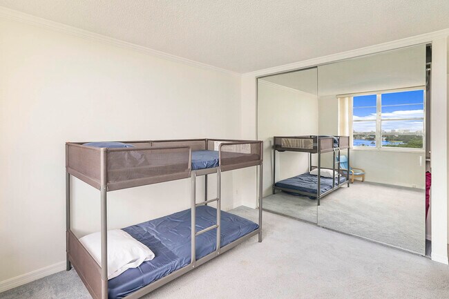 Building Photo - 2121 N Ocean Blvd