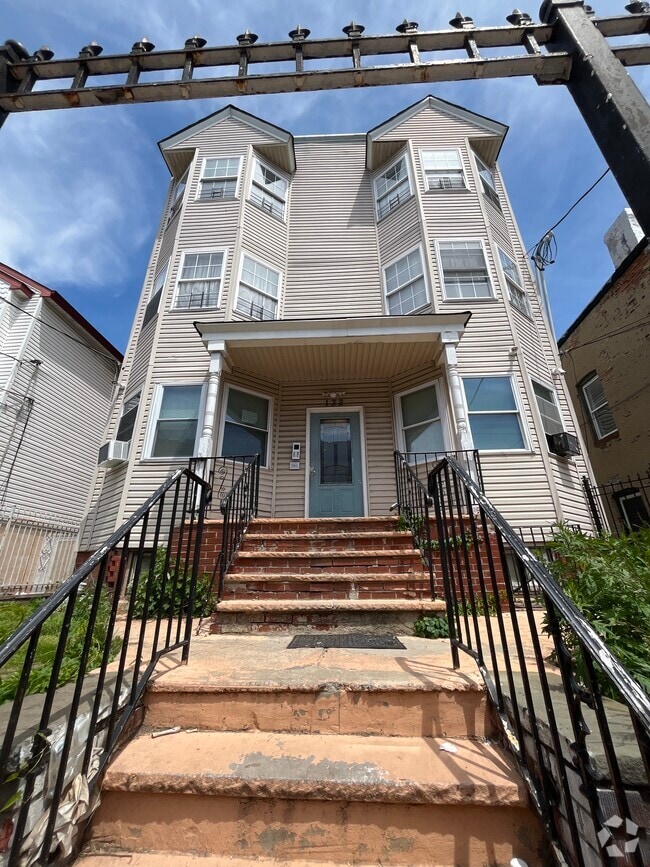 Building Photo - 134 Wilkinson Ave