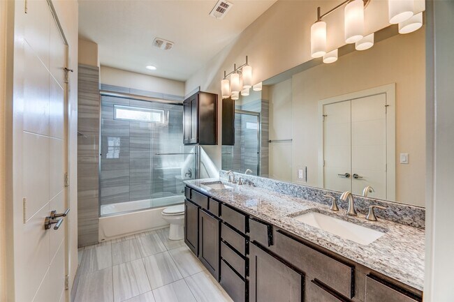 Building Photo - 4316 Hartford St