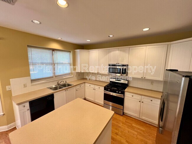 Building Photo - 1460 White Flowers Ln