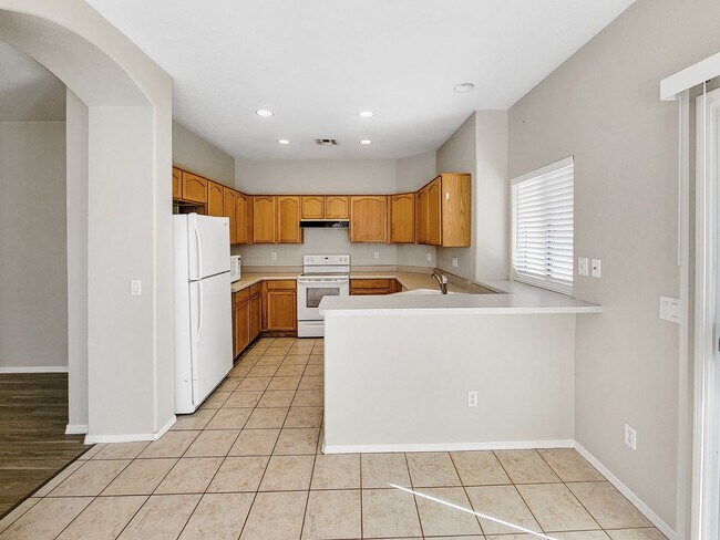 Building Photo - 14173 W Weldon Ave
