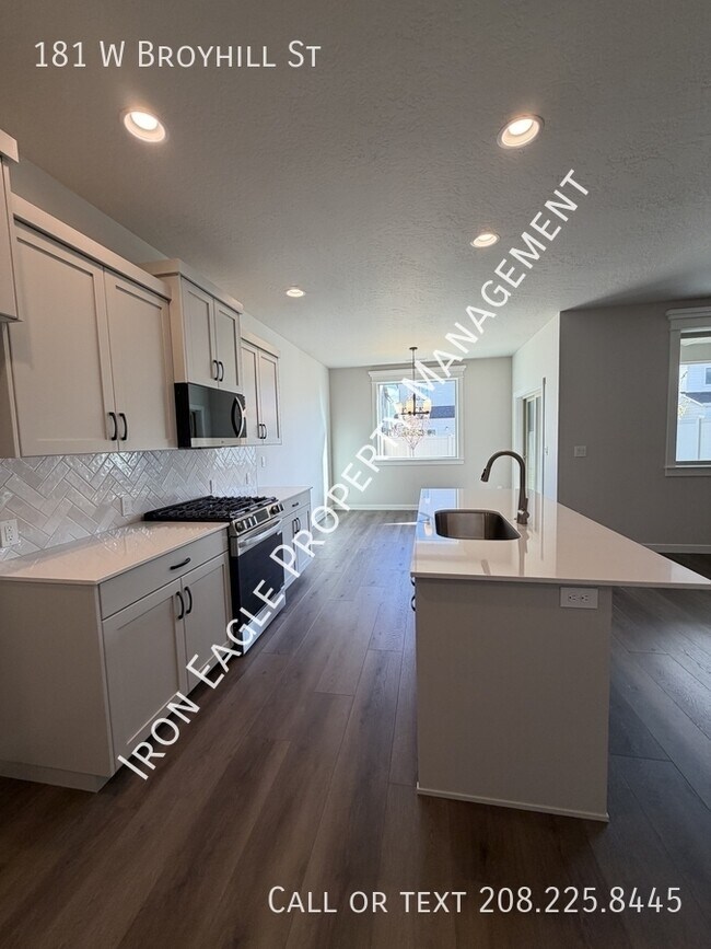 Building Photo - 181 W Broyhill St