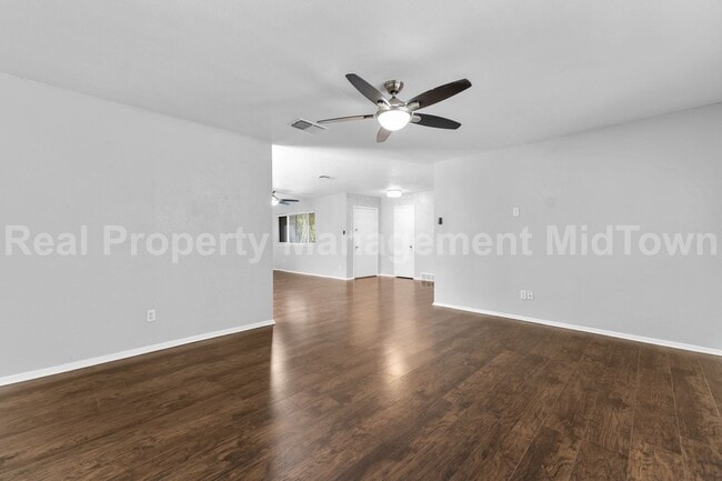 Building Photo - 2827 Blackwood Dr