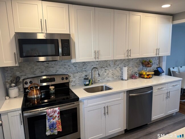 Building Photo - 507 Queen St