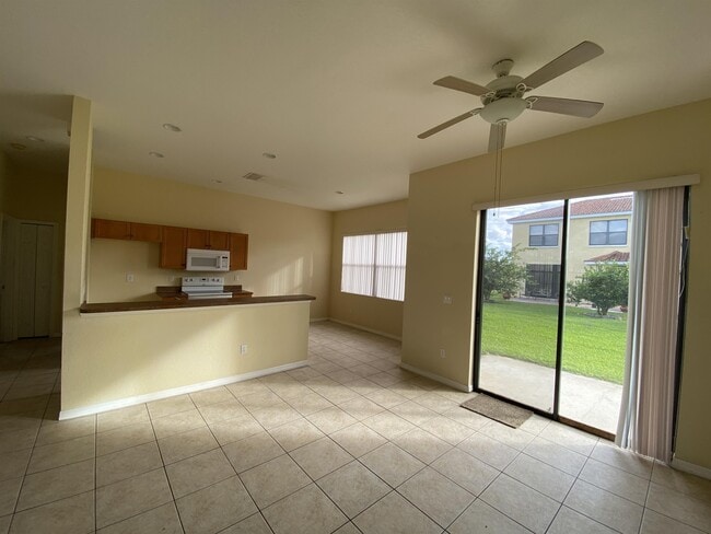 Building Photo - 404 Cinnamon Dr